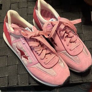 Kangaroos Sneakers. Pink and maroon. Size 8.